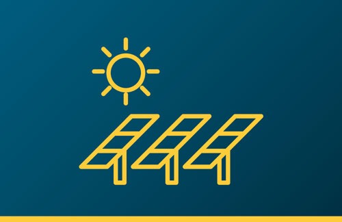 Gelbe Solarpanels unter strahlender Sonne.